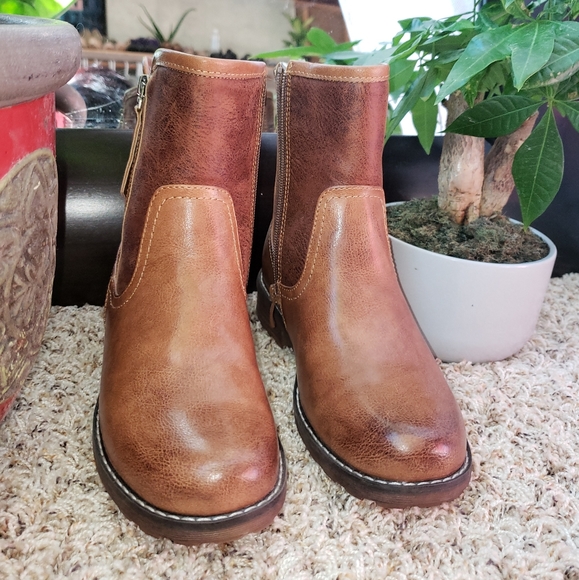 Vangelo Cognac Brown Ankle Boots - Picture 3 of 9